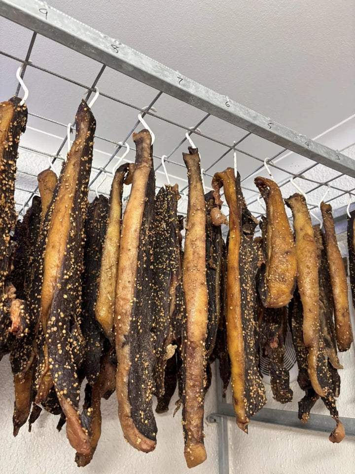 ’n Vol rak lang stukke biltong.